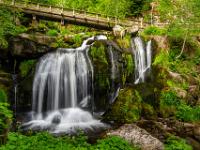 Zweite größere Wasserfallstufe mit Bergseebrücke